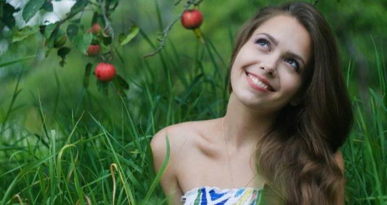 К чему мужчине или женщине снится знакомая девушка