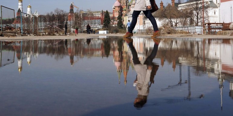 Идти по луже