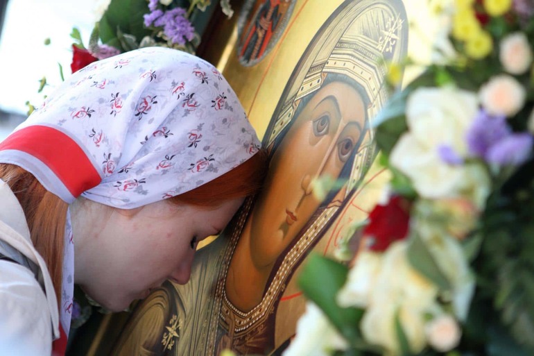 Крестная плакала
