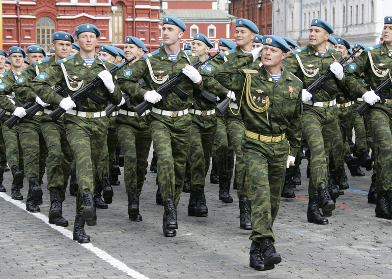 Если приснились марширующие военные,