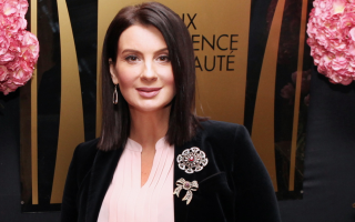 В ответ на критику телезрителей, Екатерина Стриженова рассказала о том, как ей удаётся держать себя в форме, а также поделилась секретами семейного счастья. 